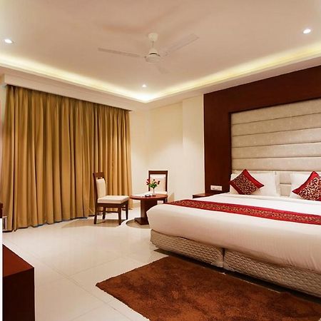 Hotel Z Suites- Delhi Igi Airport Új-Delhi Kültér fotó