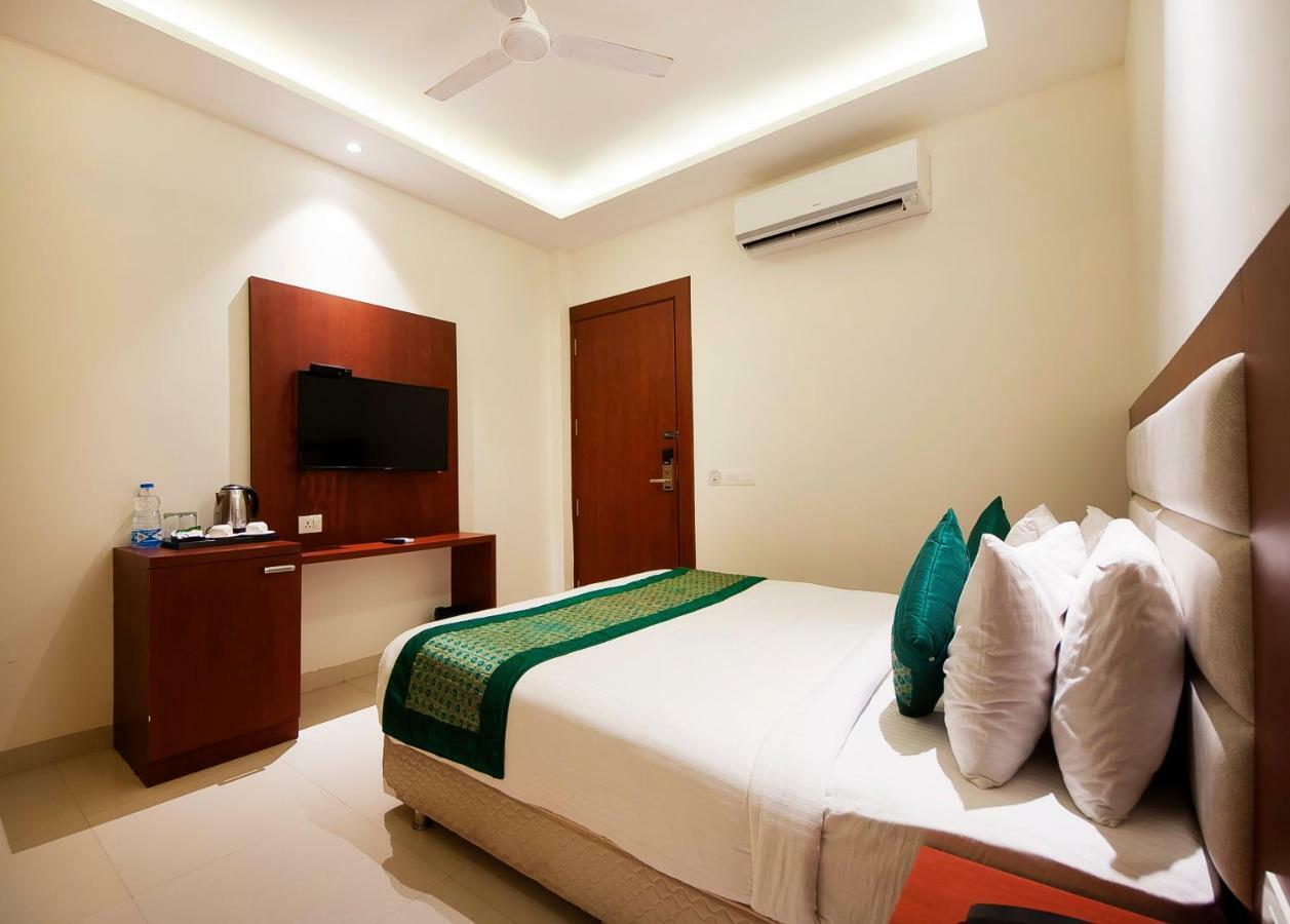 Hotel Z Suites- Delhi Igi Airport Új-Delhi Kültér fotó