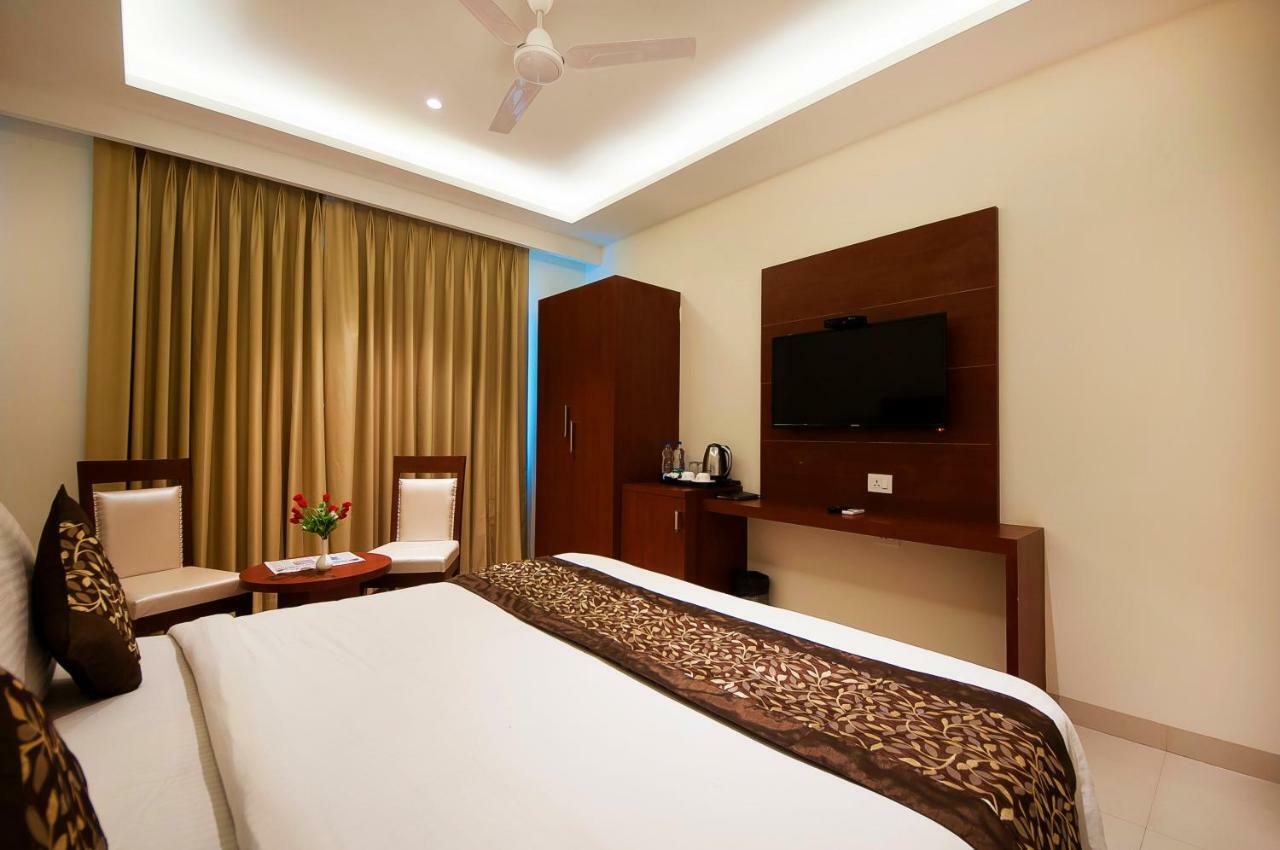 Hotel Z Suites- Delhi Igi Airport Új-Delhi Kültér fotó