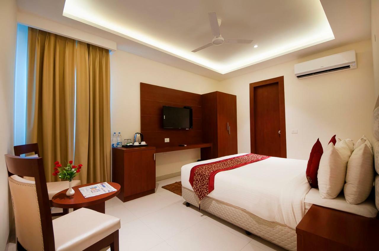 Hotel Z Suites- Delhi Igi Airport Új-Delhi Kültér fotó