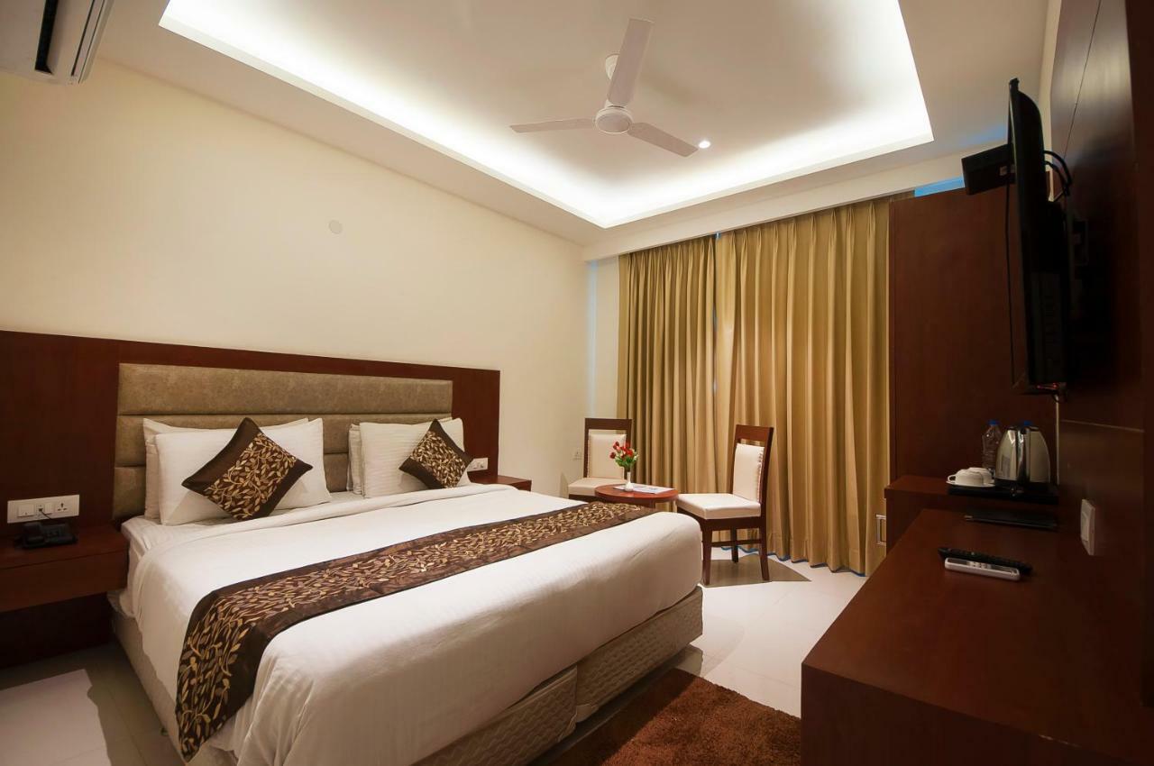 Hotel Z Suites- Delhi Igi Airport Új-Delhi Kültér fotó