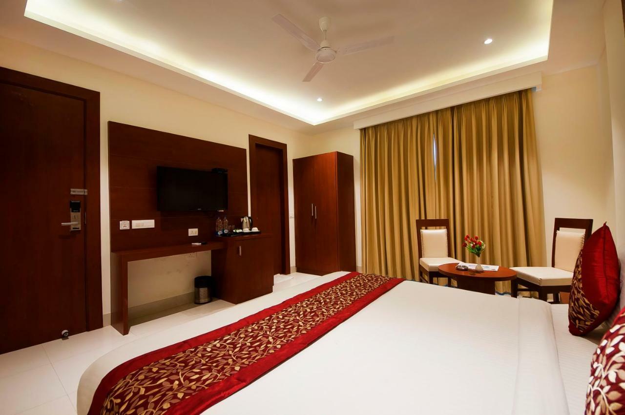 Hotel Z Suites- Delhi Igi Airport Új-Delhi Kültér fotó