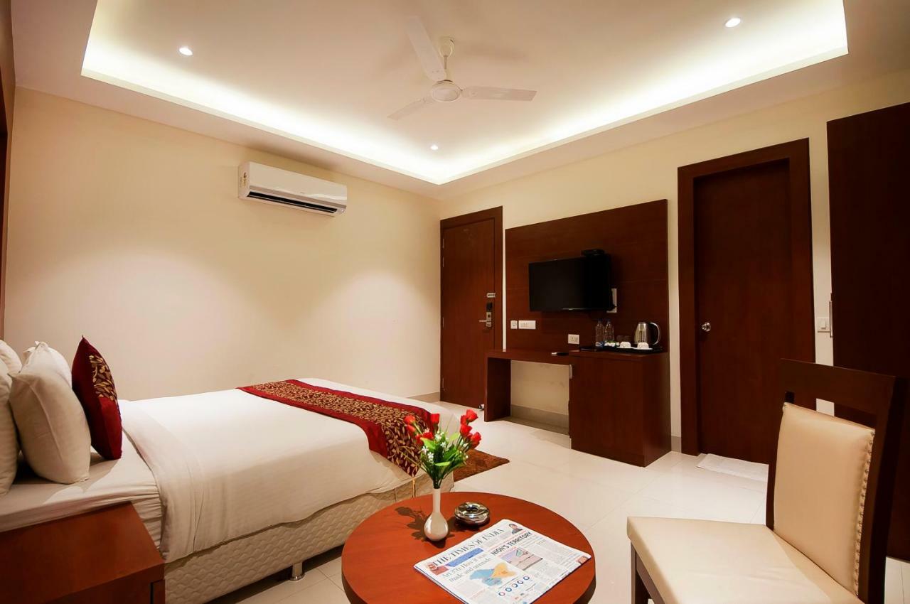 Hotel Z Suites- Delhi Igi Airport Új-Delhi Kültér fotó