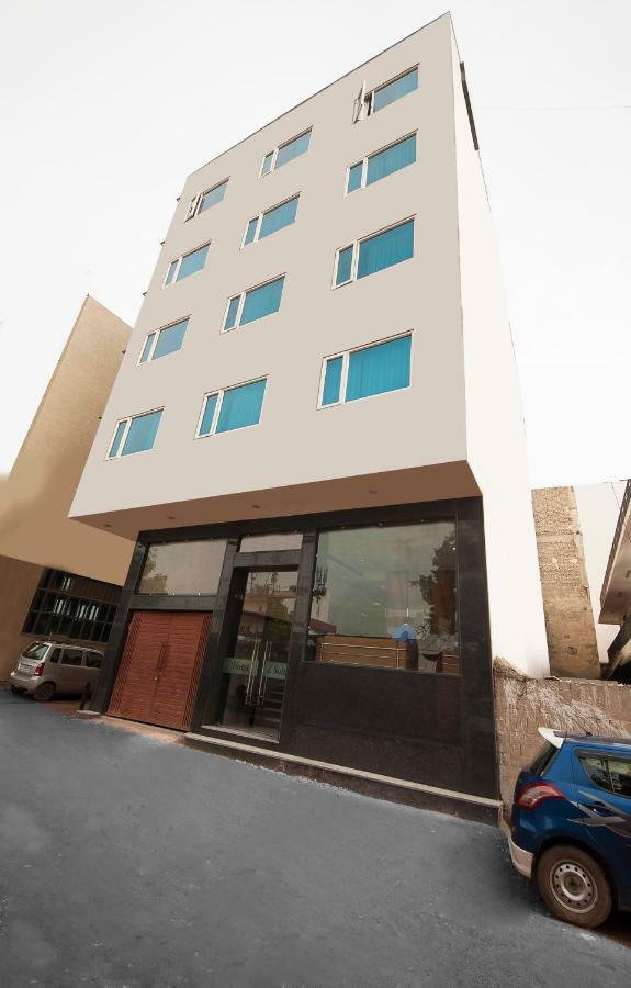 Hotel Z Suites- Delhi Igi Airport Új-Delhi Kültér fotó
