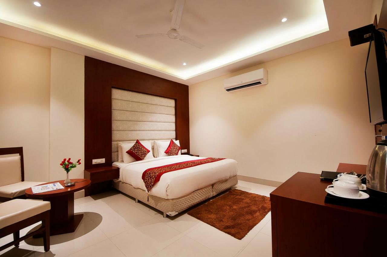 Hotel Z Suites- Delhi Igi Airport Új-Delhi Kültér fotó