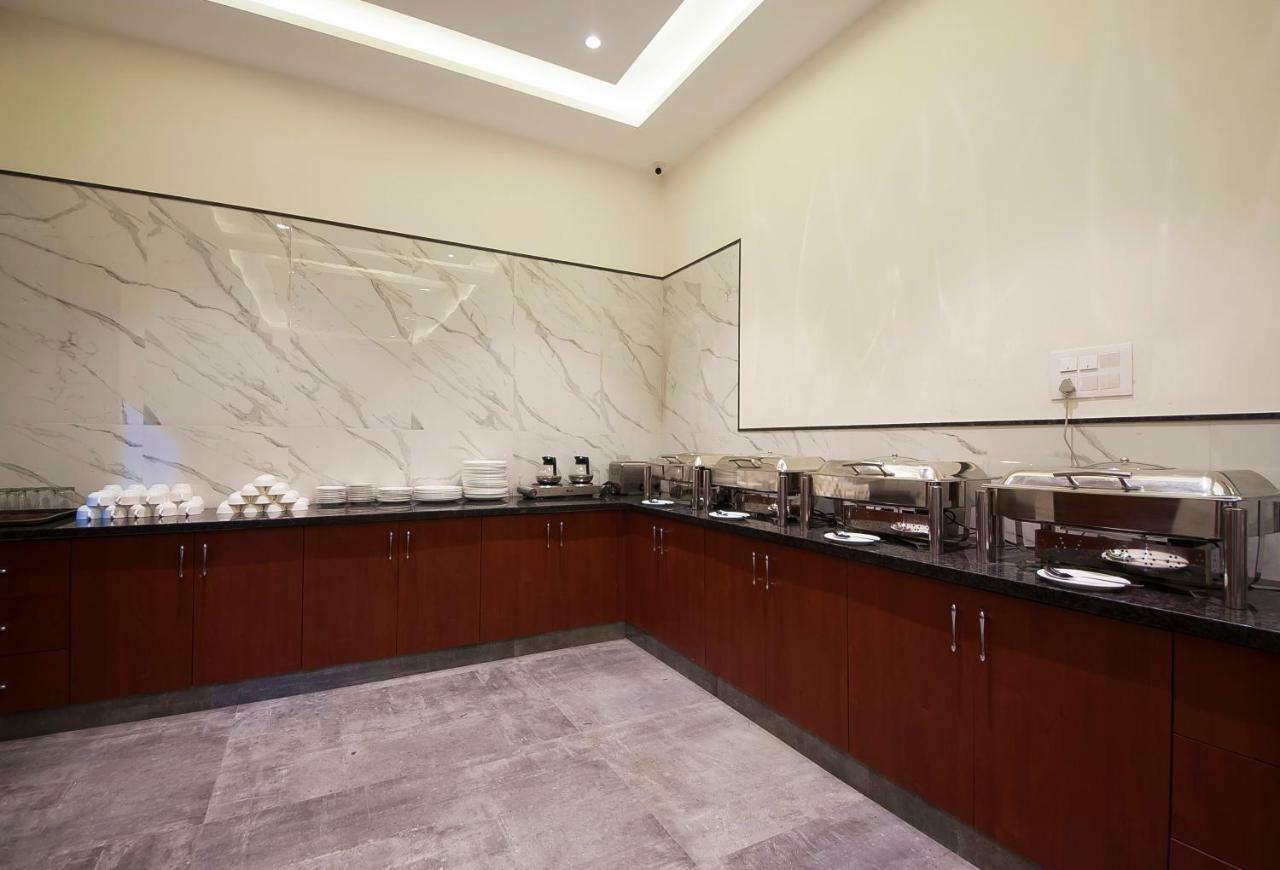 Hotel Z Suites- Delhi Igi Airport Új-Delhi Kültér fotó